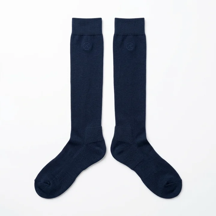 RE-AC-03 · Calcetines altos, foto de catálogo sobre fondo blanco