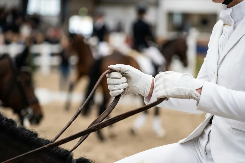 Guantes de concurso blancos