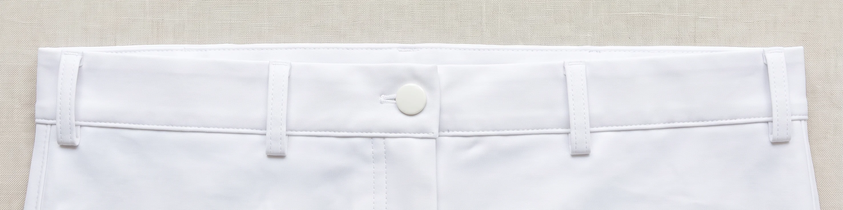 Cintura de unos breeches blancos con sus trabillas, sin cinturón