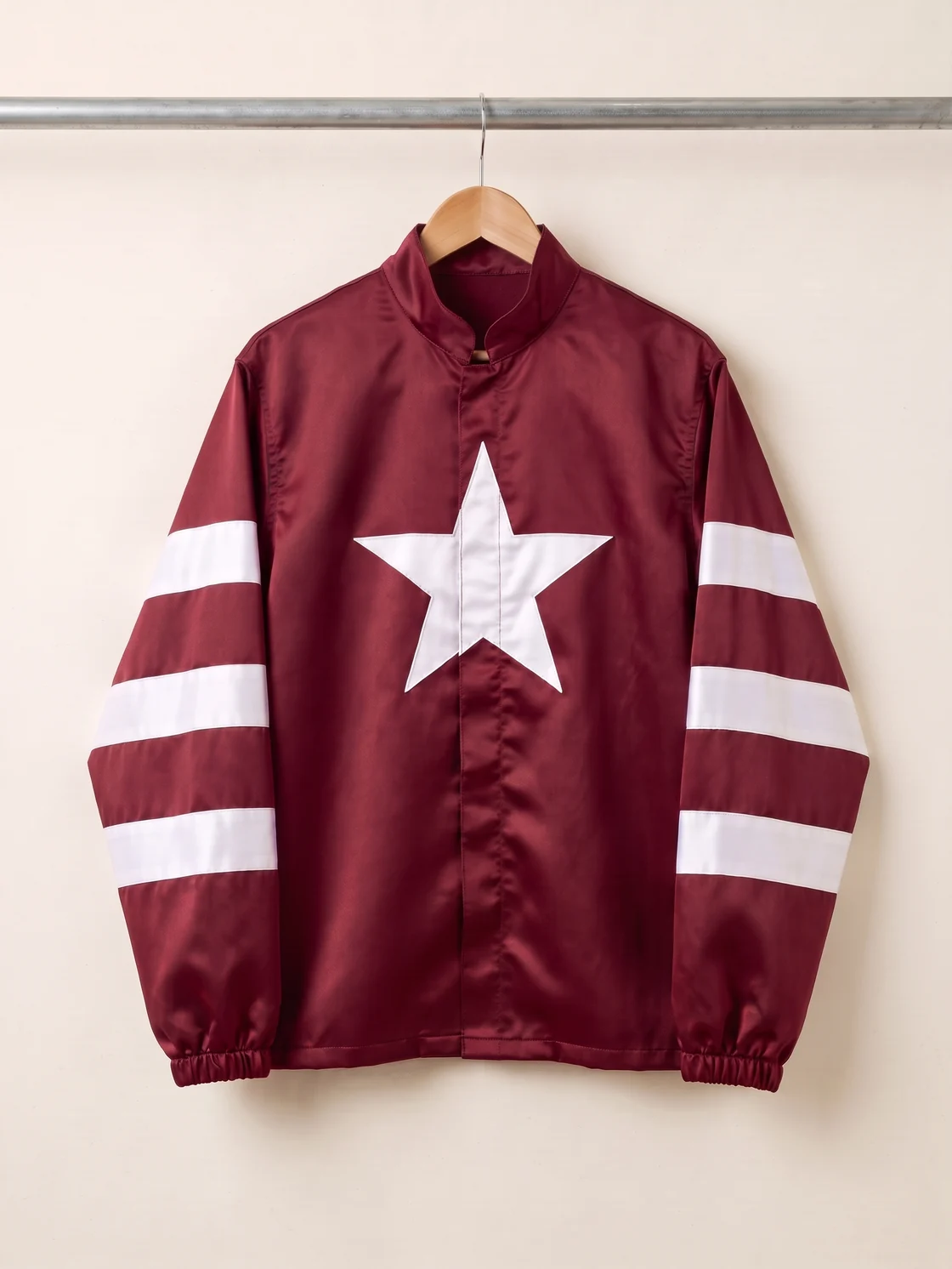 La misma chaquetilla en talla XL, con la estrella y los aros a la misma altura