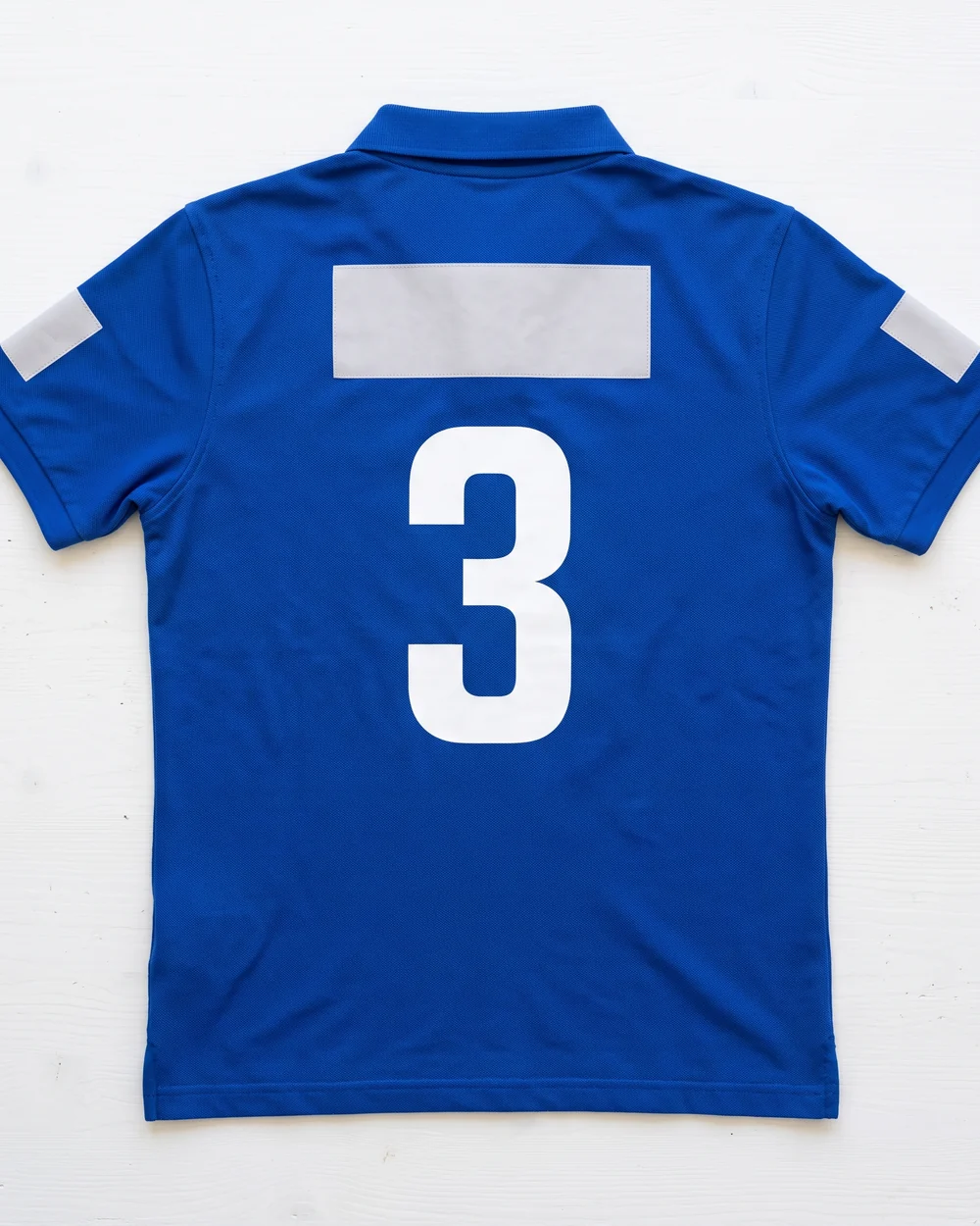 Espalda de la camiseta de juego con el número 3 y el espacio del patrocinador encima del número